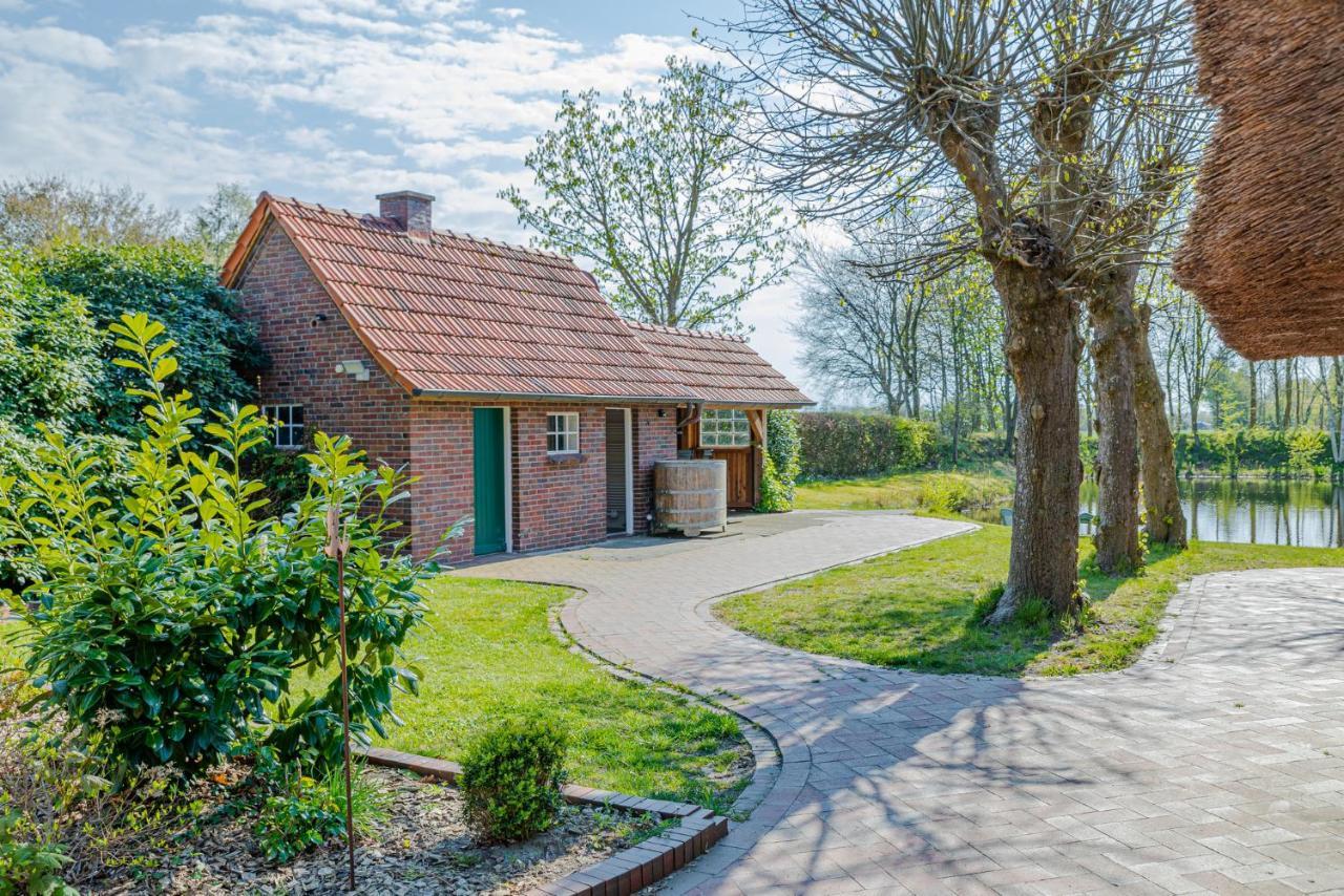 Villa Hübsches Reetdach-Ostfriesenhaus Südbrookmerland Exterior foto